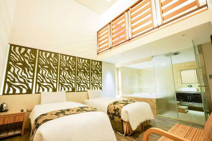 Room 32 of 66