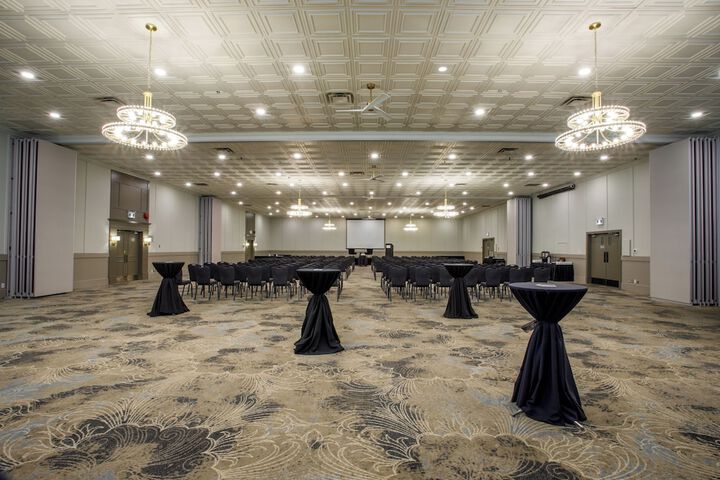 Ballroom/Hall 122 of 152