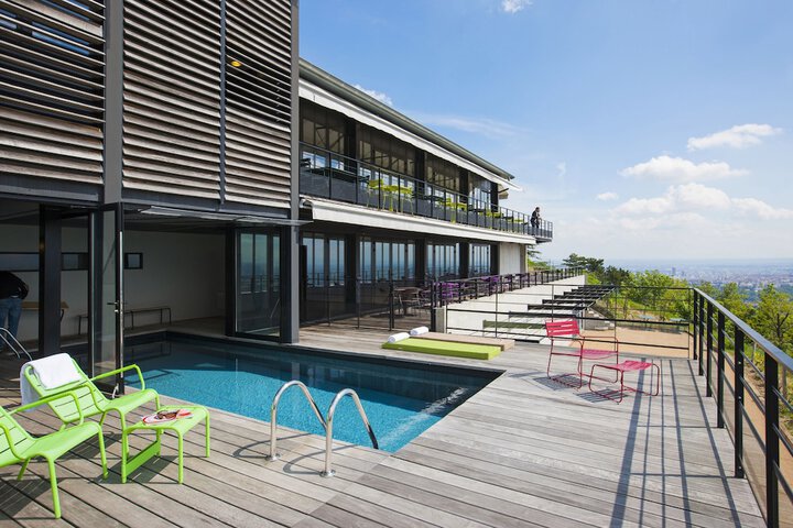 Hotel Pool
