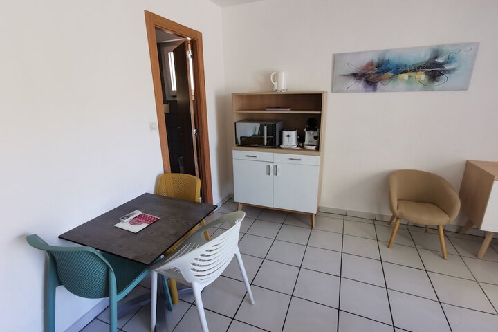 Room 8 of 38