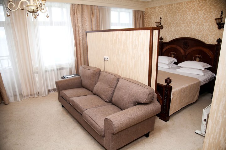 Room 10 of 60