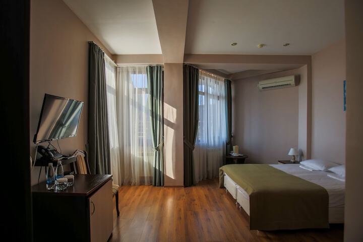 Room 33 of 45