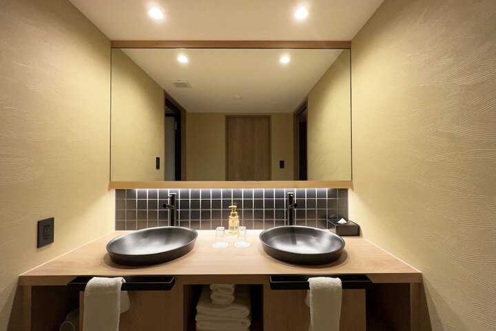 Room 15 of 74