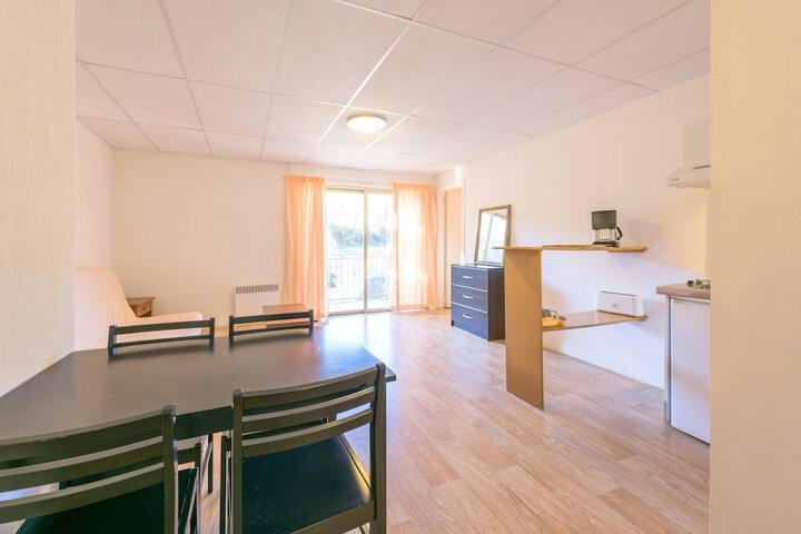 Room 13 of 19