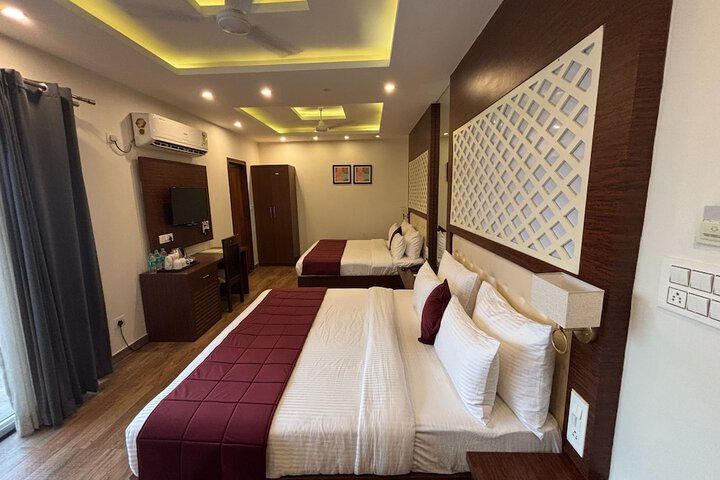 Room 10 of 20