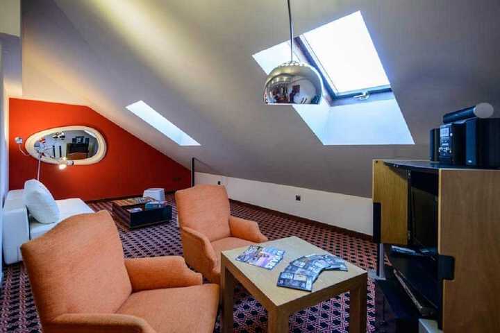 Room 15 of 34