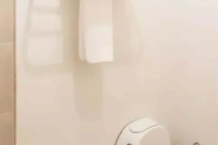 Room 9 of 22
