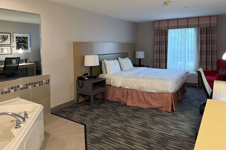 1 King Bed (8 of 25)