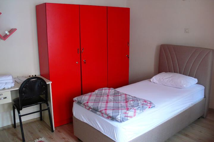 Room 10 of 25