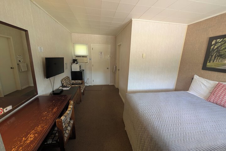 Room 9 of 34