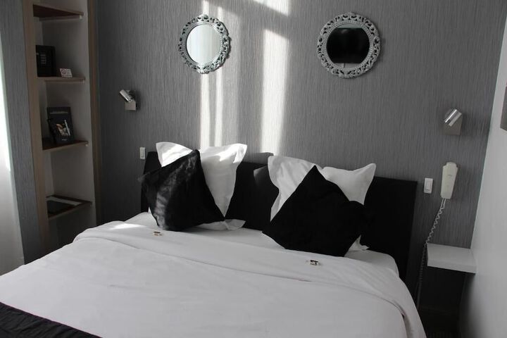 Room 2 of 53