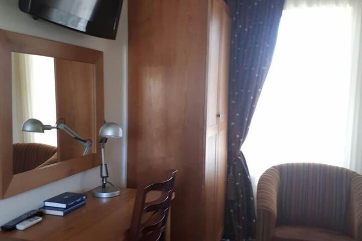 Room 11 of 35