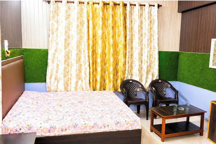 Room 5 of 12