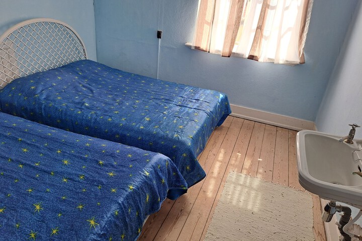 Room 2 of 8