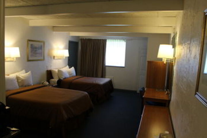 Room 6 of 14