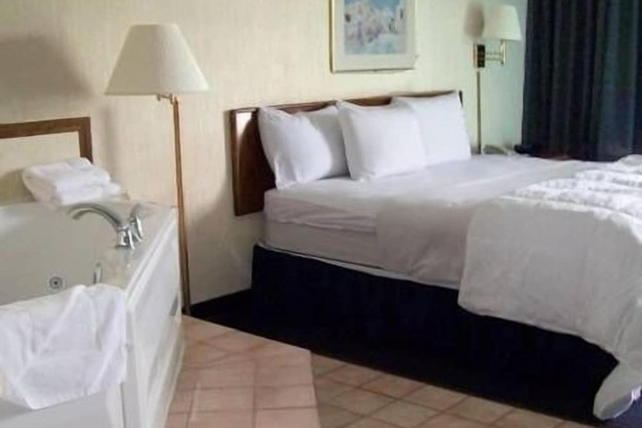 Room 7 of 18