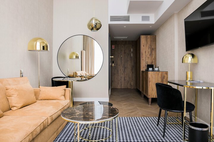 Room 62 of 170