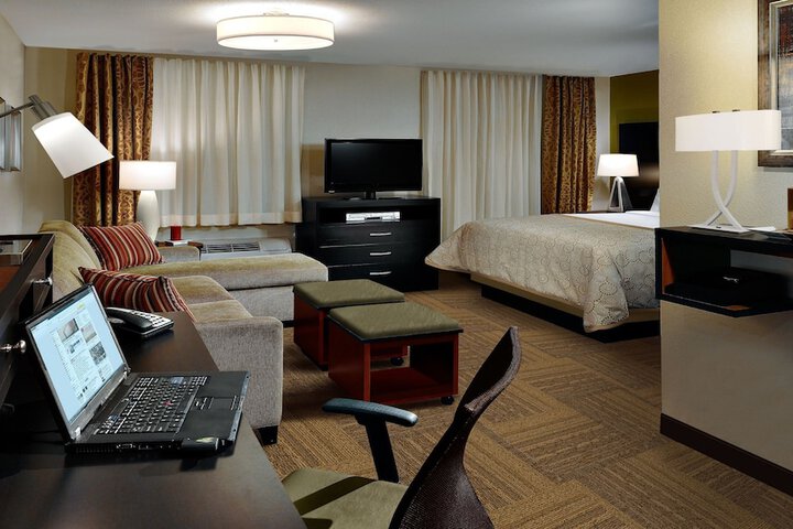 2 Bedroom Suite 1 King 2 Queen Accessible (20 of 22)