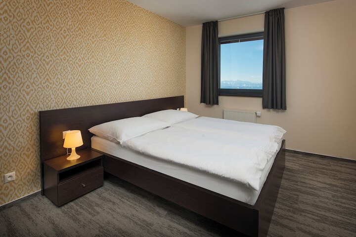 Room 33 of 126