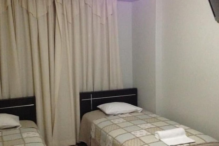 Room 13 of 33