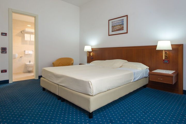 Room 5 of 67
