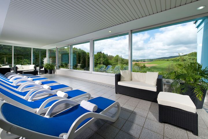 Sundeck 52 of 64