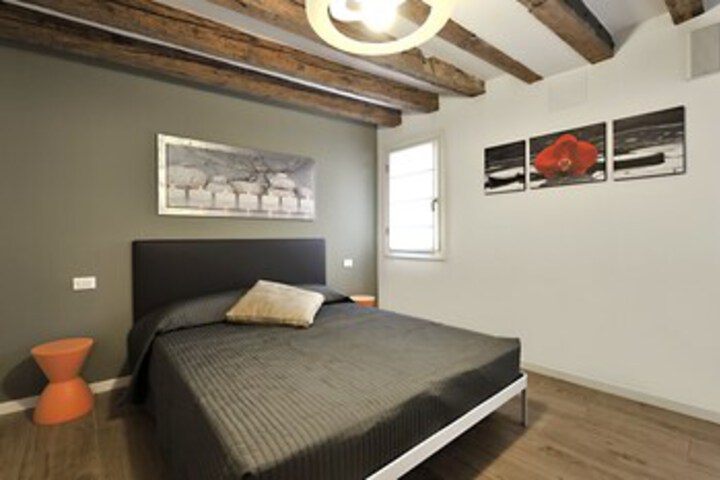 Room 37 of 46