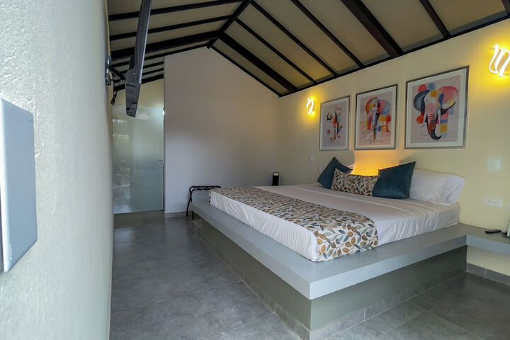 Room 12 of 63