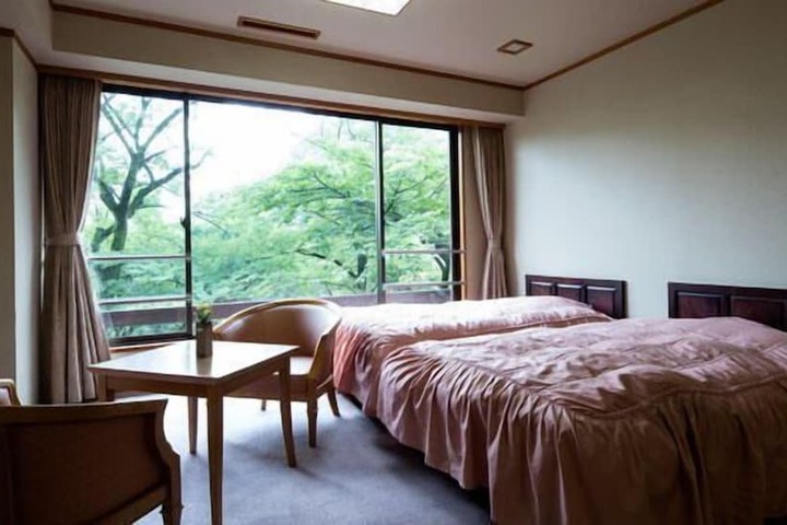Room 8 of 107