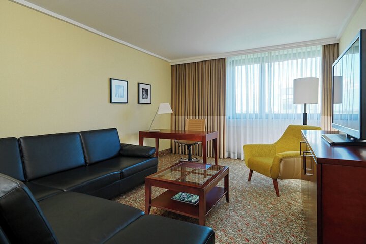 Room 17 of 37
