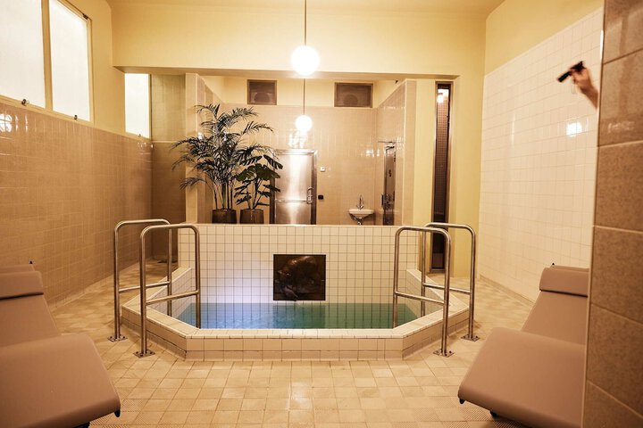 Pool 16 of 37