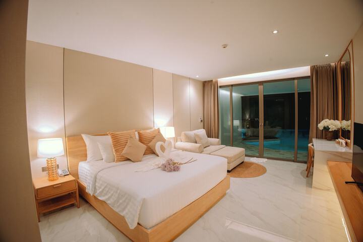 Room 35 of 165