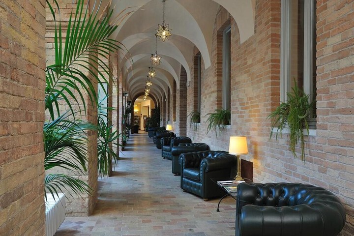 Hotel 27 of 31
