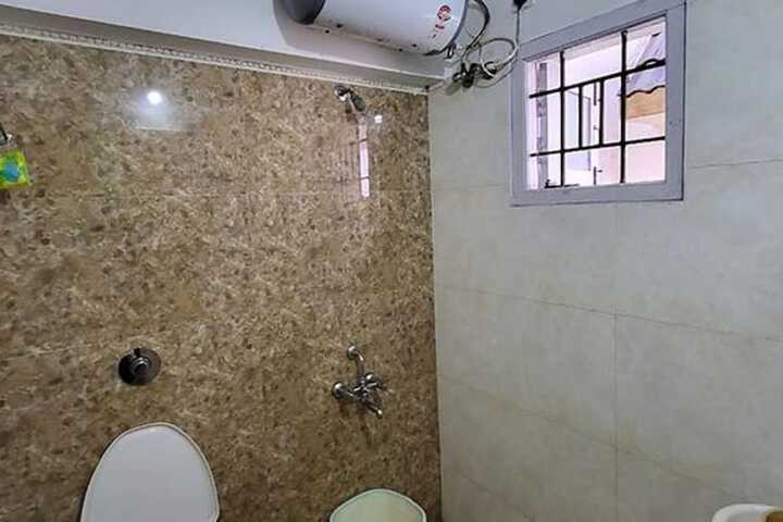 Room 5 of 16