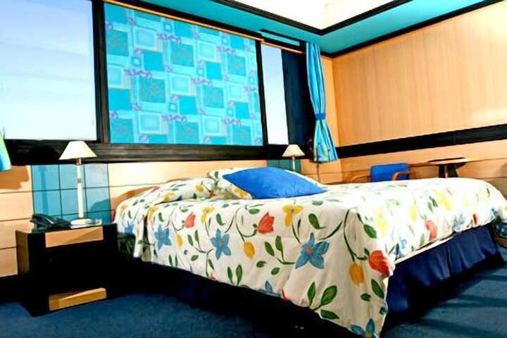 Room 9 of 38