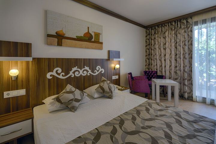 Room 12 of 48