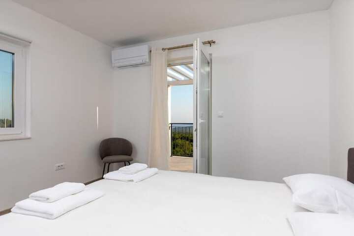 Room 21 of 194