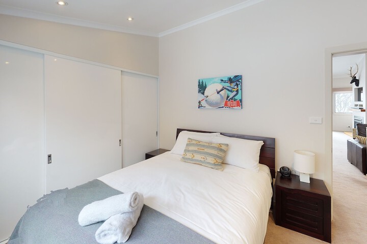 Room 28 of 166