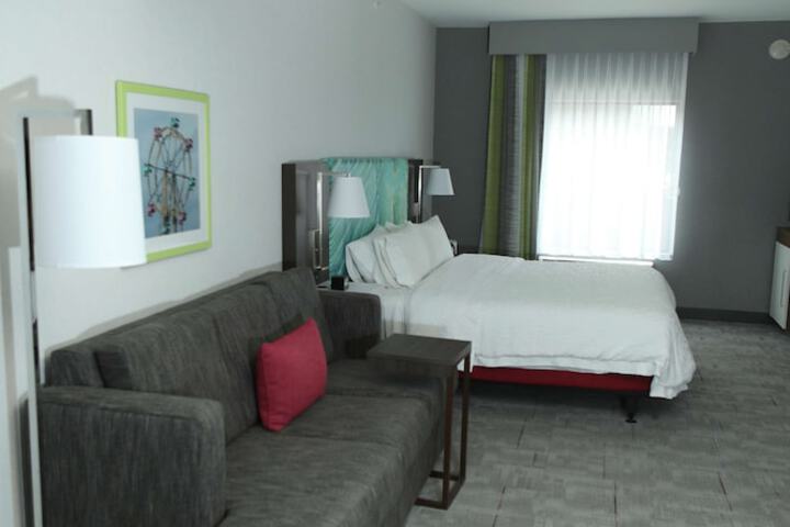 1 King with Sofa Bed Microwave, Refrigerator (29 of 29)