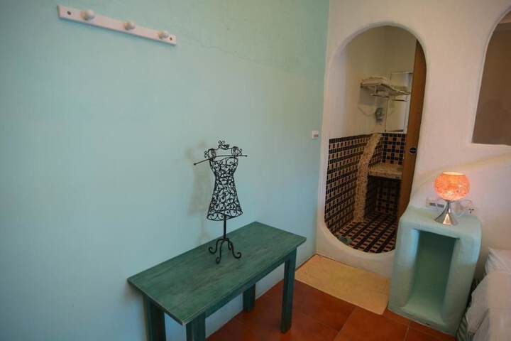Room 16 of 35