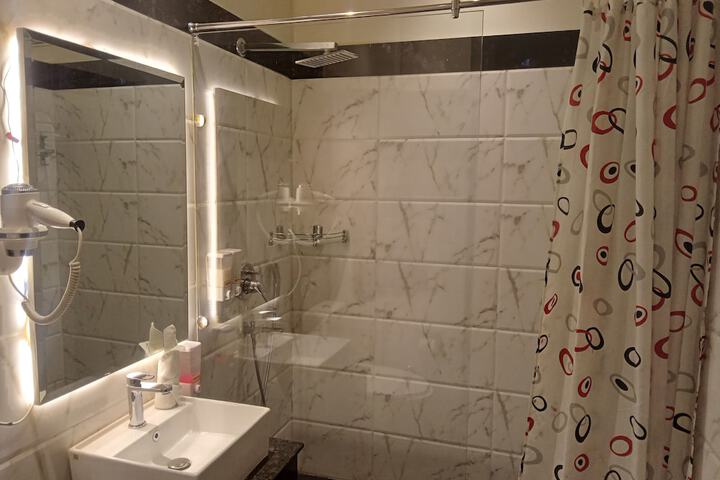 Room 10 of 11