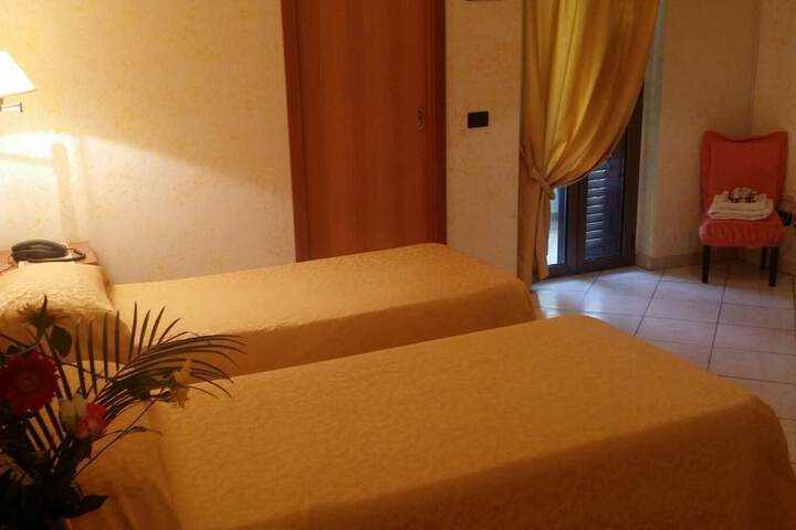 Room 6 of 48