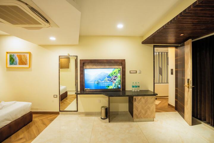 Room 45 of 136
