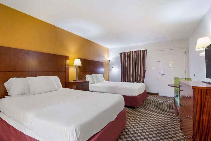2 Double Beds Accessible (6 of 7)