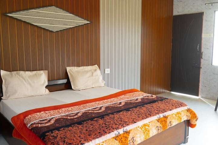Room 8 of 34