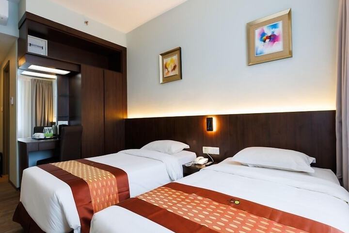 Room 9 of 25