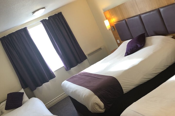 Room 9 of 35