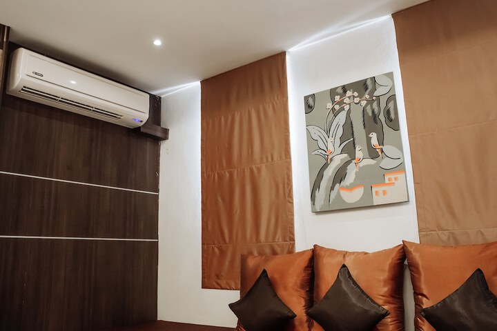 Room 4 of 95