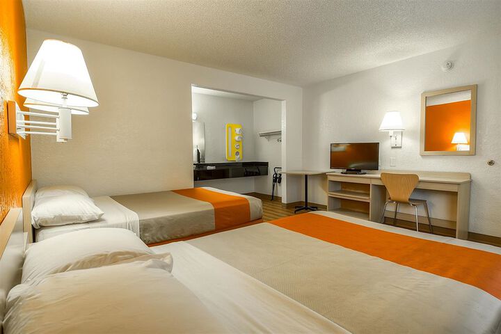 Room 7 of 26