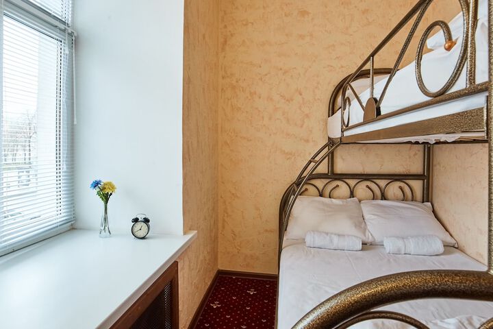 Room 10 of 21